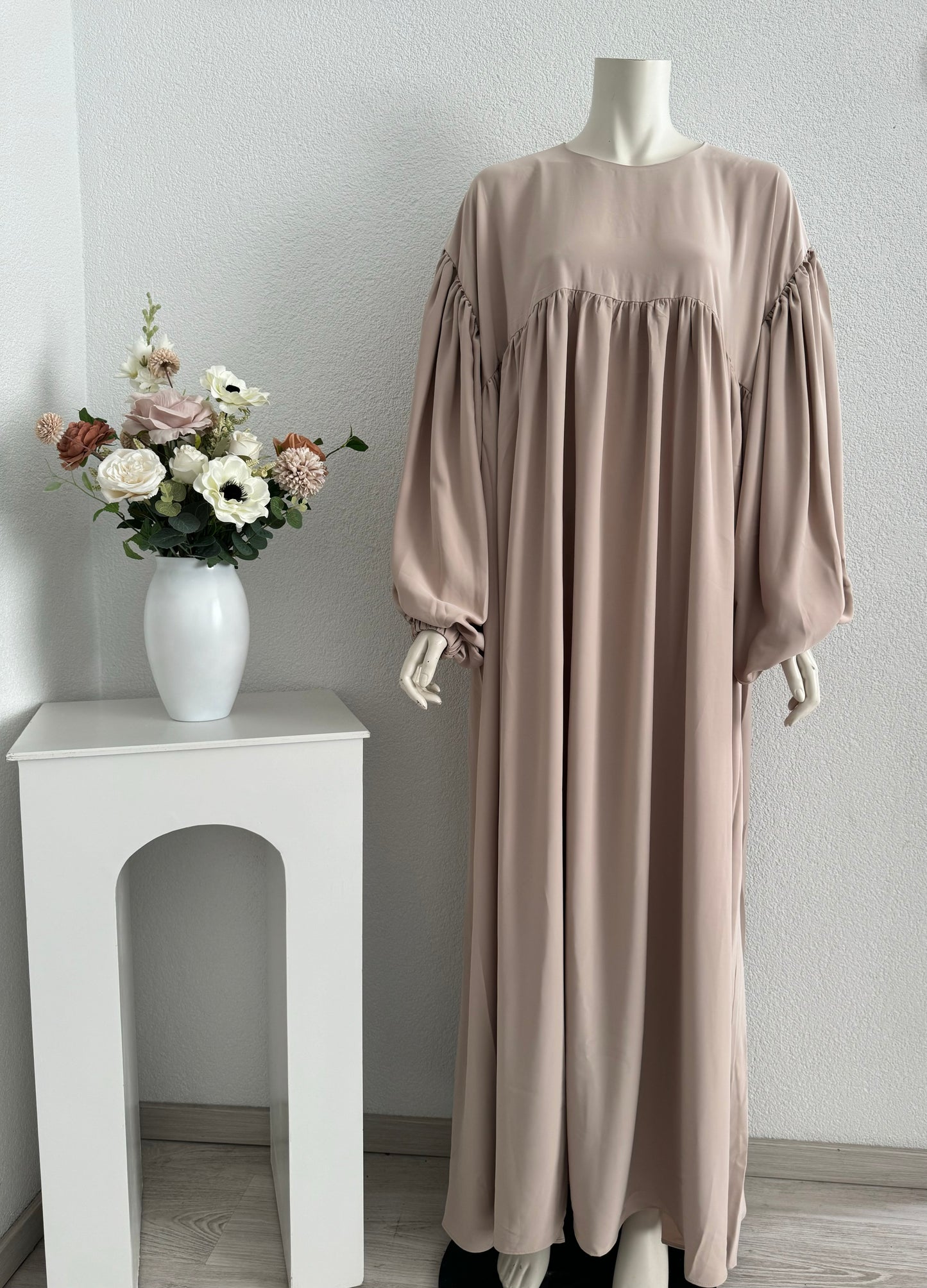 Abaya Mansoura in Medina Silk