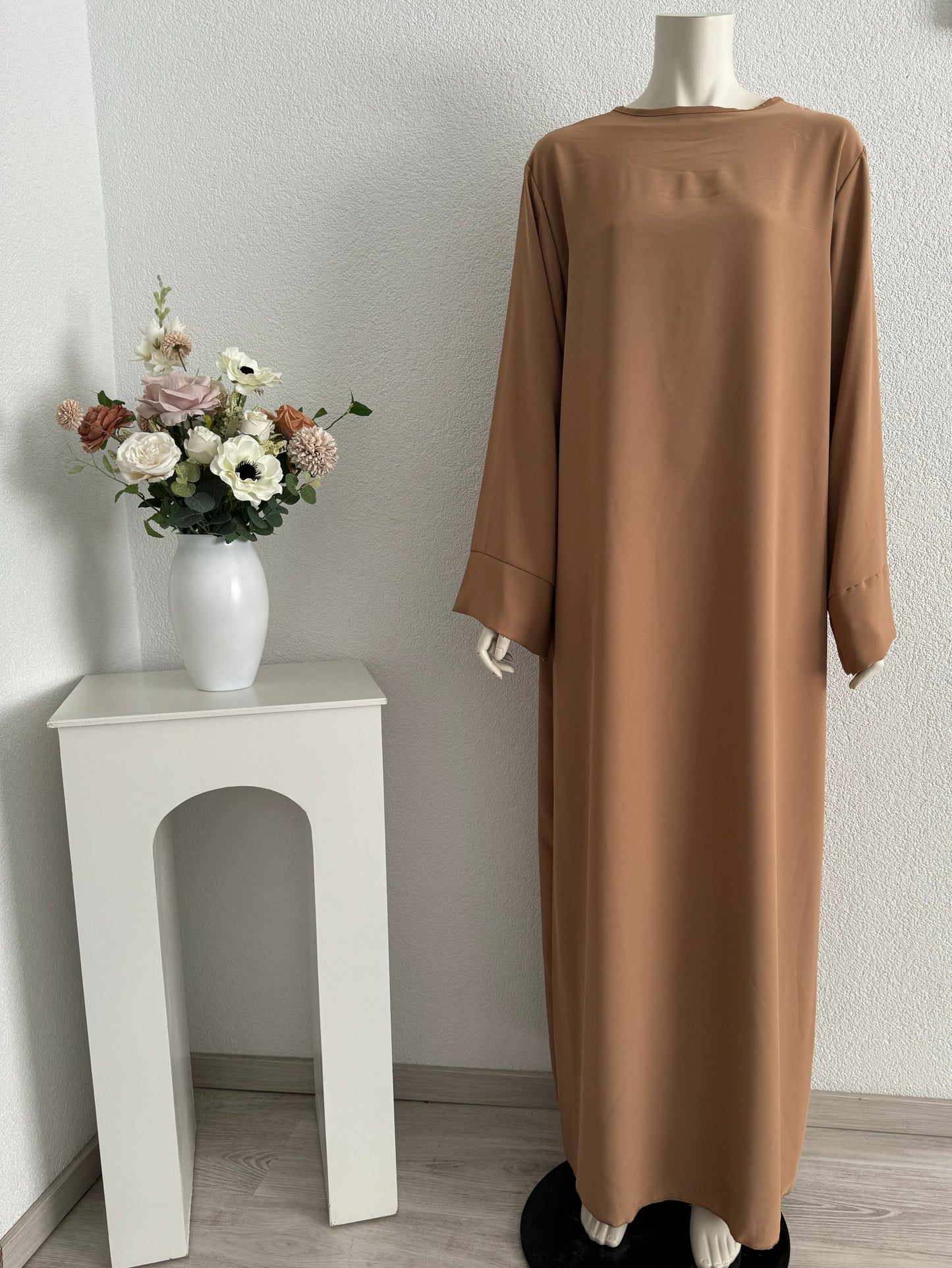 Lightweight Abaya in Medina Silk