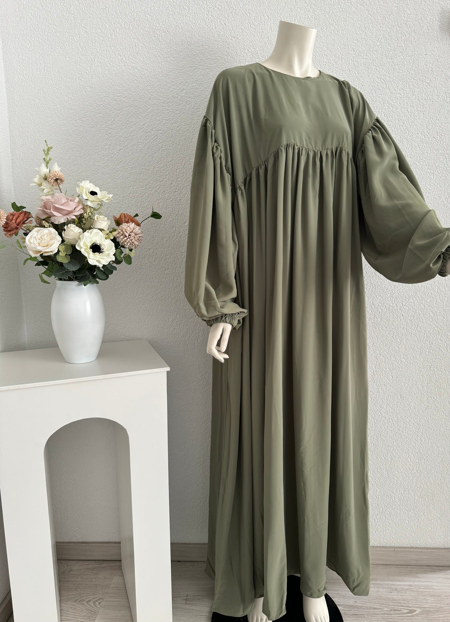 Abaya Mansoura in Medina Silk